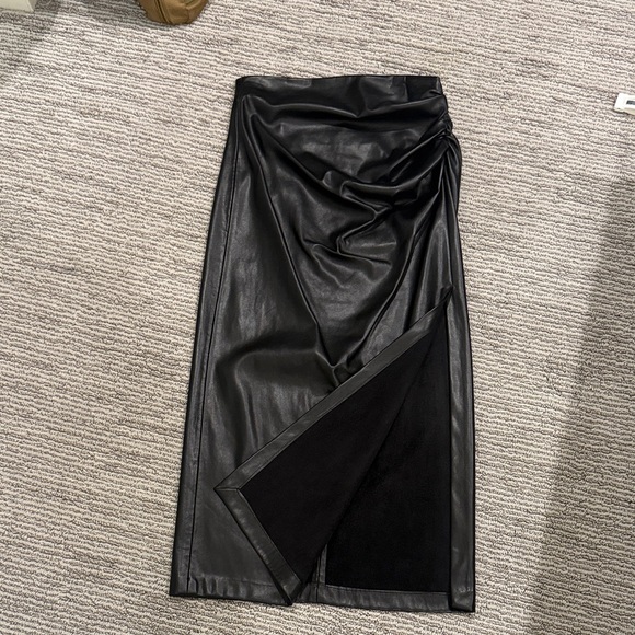 Zara Asymmetrical Black faux leather Skirt - Picture 5 of 6
